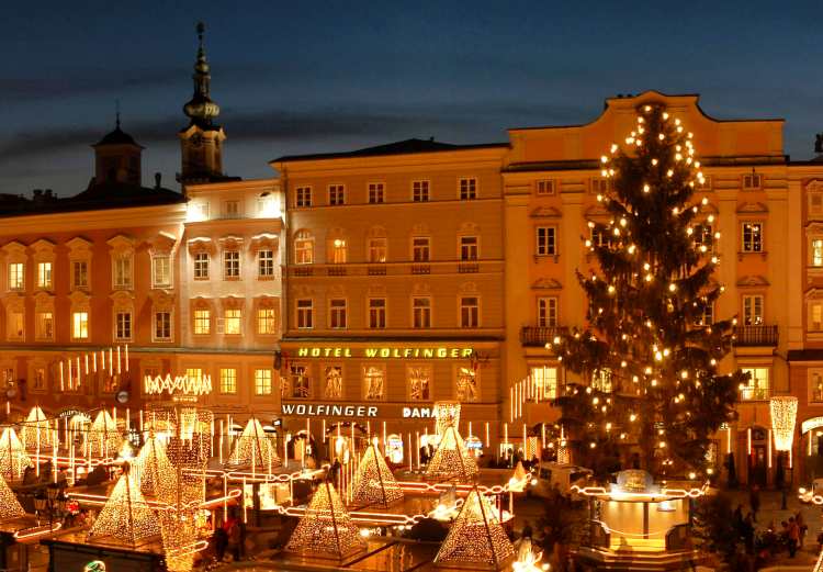 Natale a Linz mercatino natalizio Hauptplatz, danub Date 2024 e